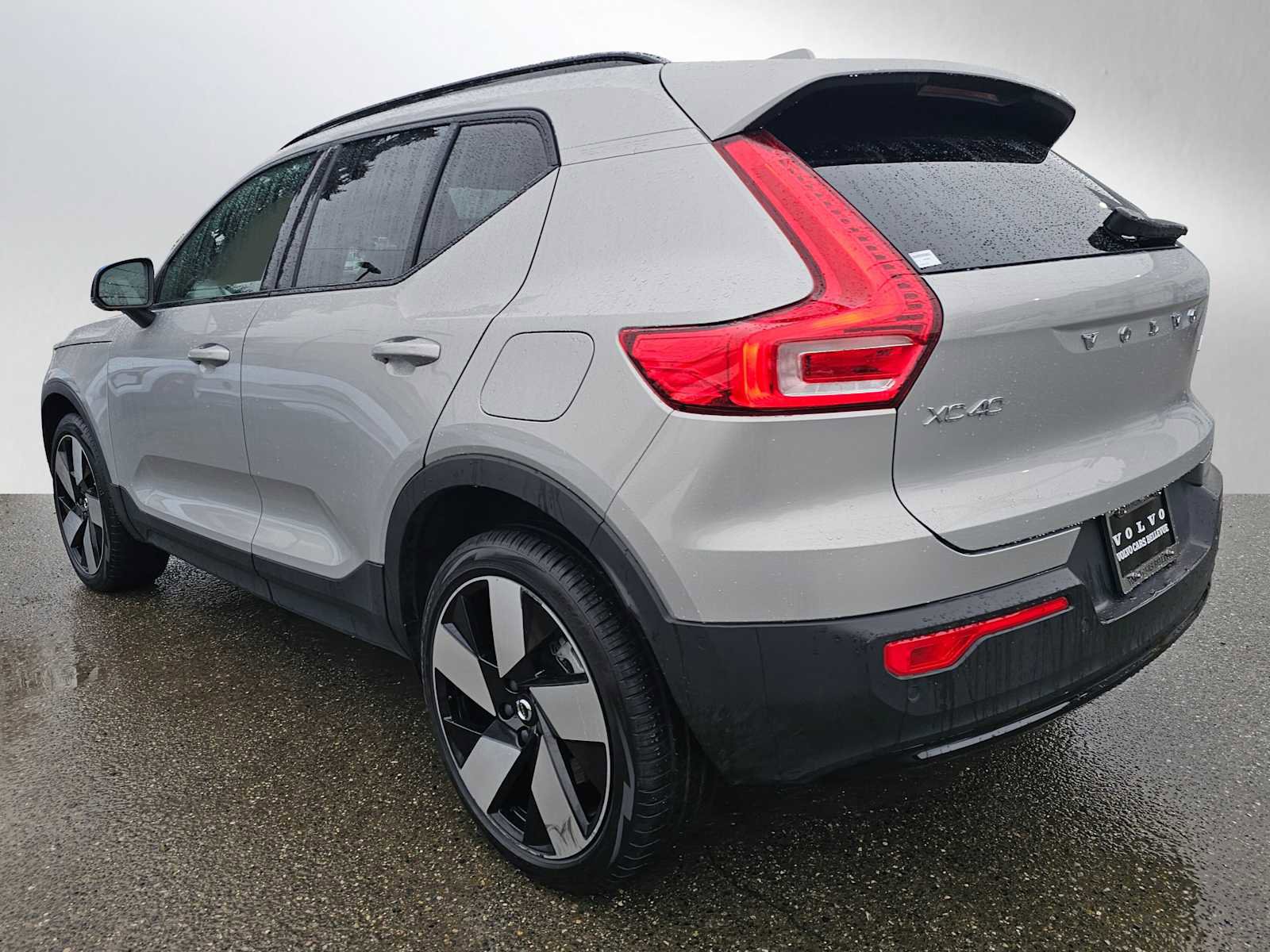 Certified 2023 Volvo XC40 Recharge Ultimate image 5