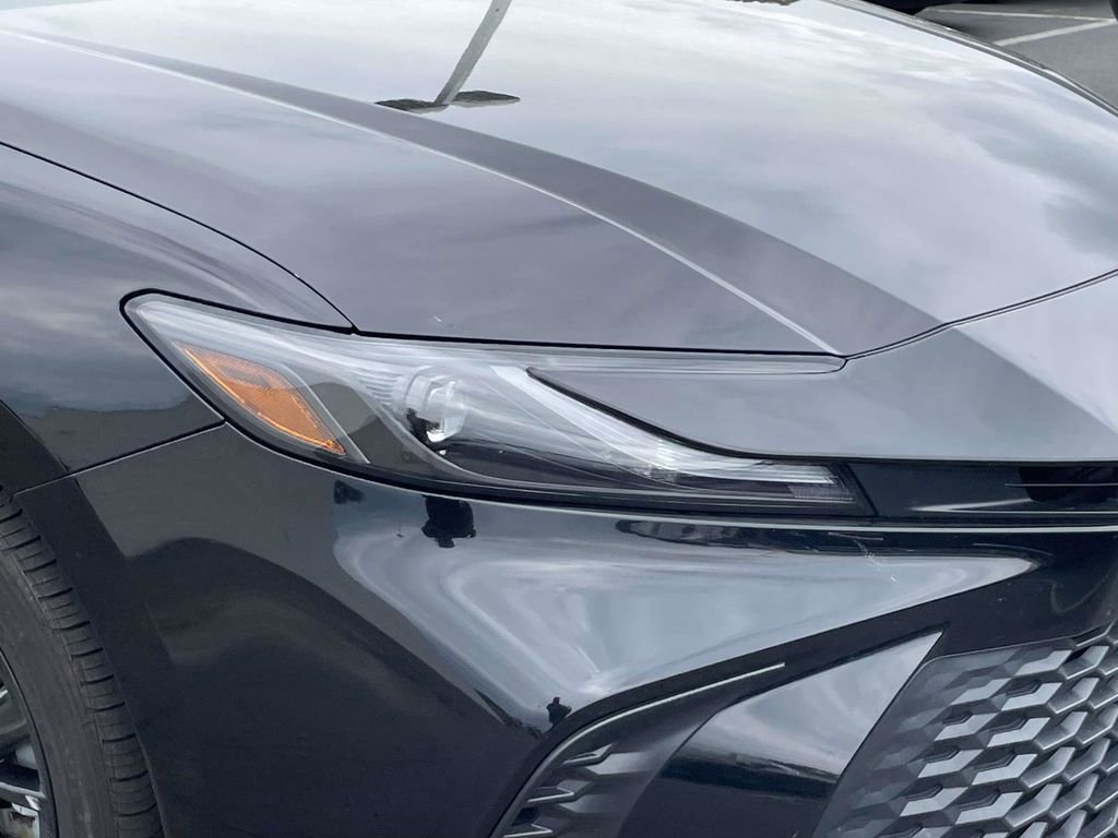 Used 2025 Toyota Camry SE FWD image 3