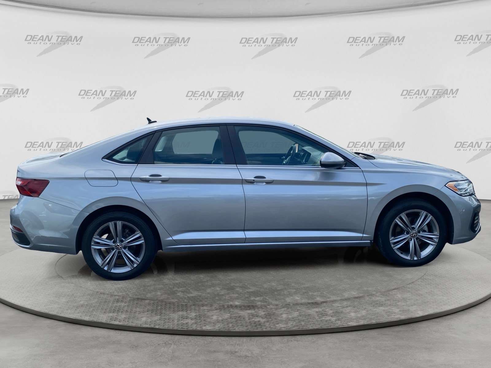 Used 2022 Volkswagen Jetta SE FWD image 9