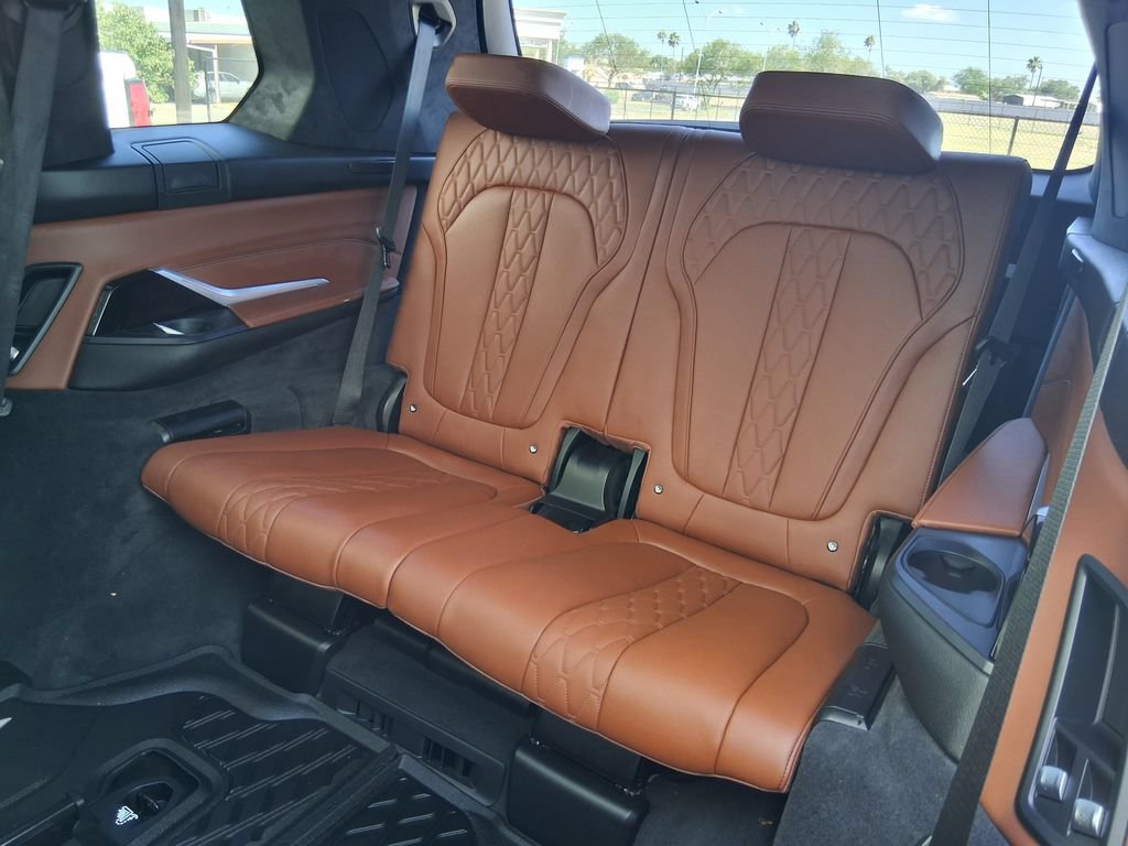 Used 2025 BMW X7 M60i AWD/4WD image 27