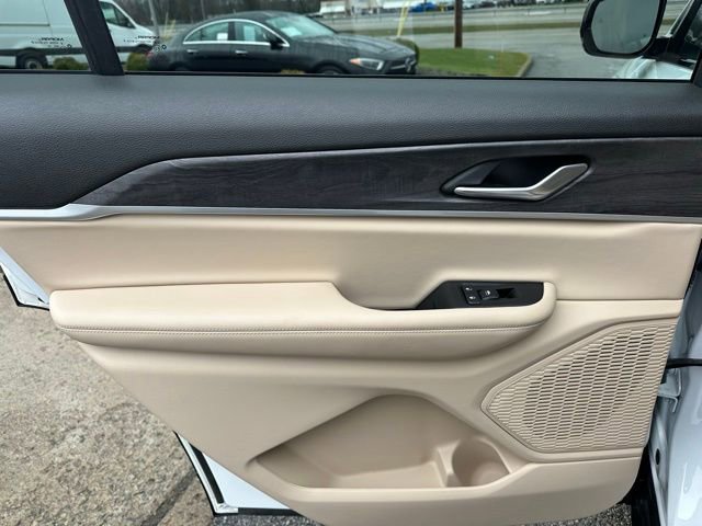 Used 2023 Jeep Grand Cherokee L Limited AWD/4WD image 20