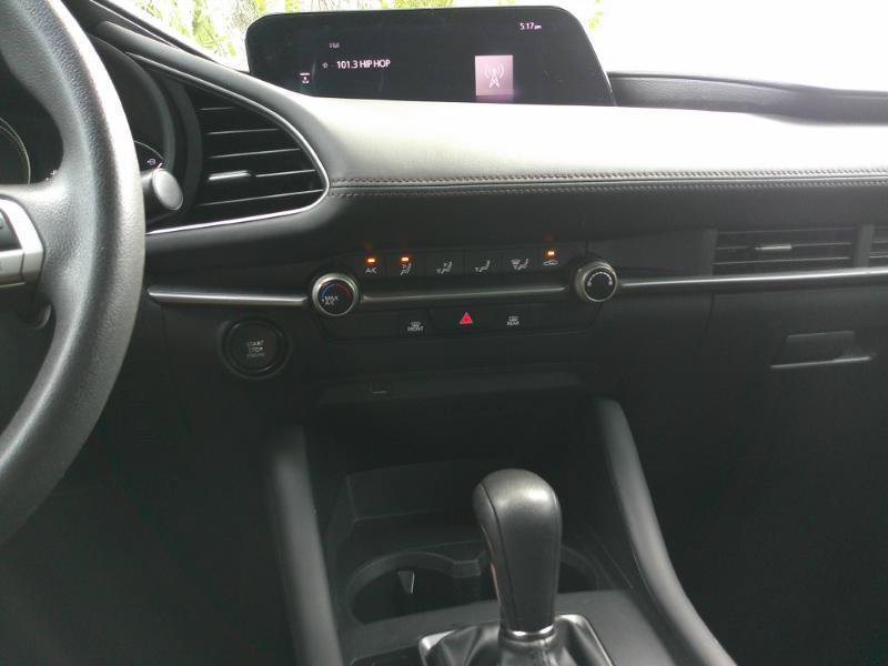 Used 2020 MAZDA MAZDA3 Sedan FWD image 16