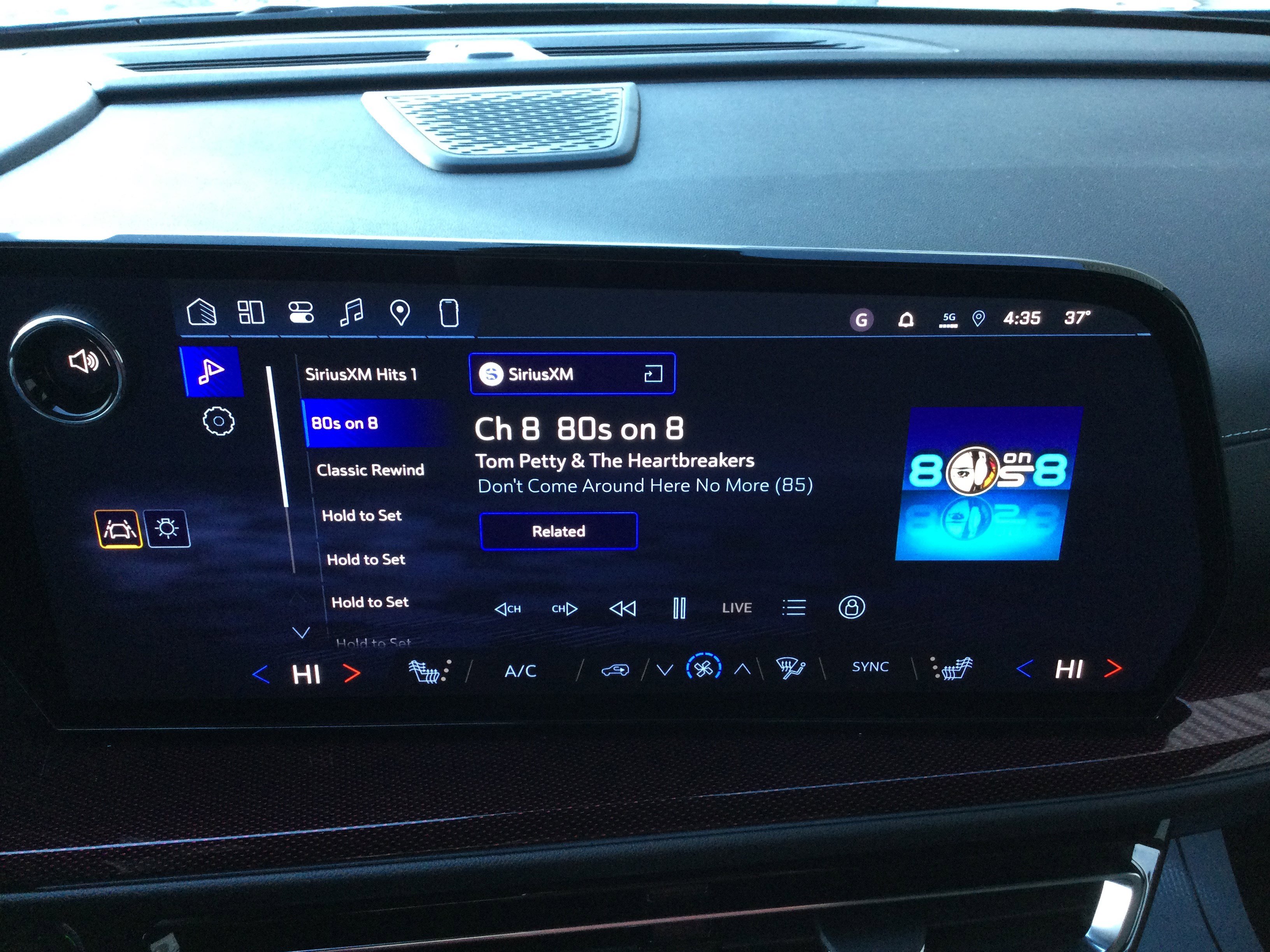 New 2026 Chevrolet Traverse Z71 w/ Enhanced Driving Package image 9