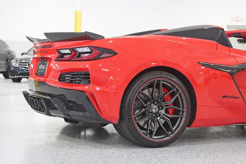 Used 2023 Chevrolet Corvette Z06 RWD image 12