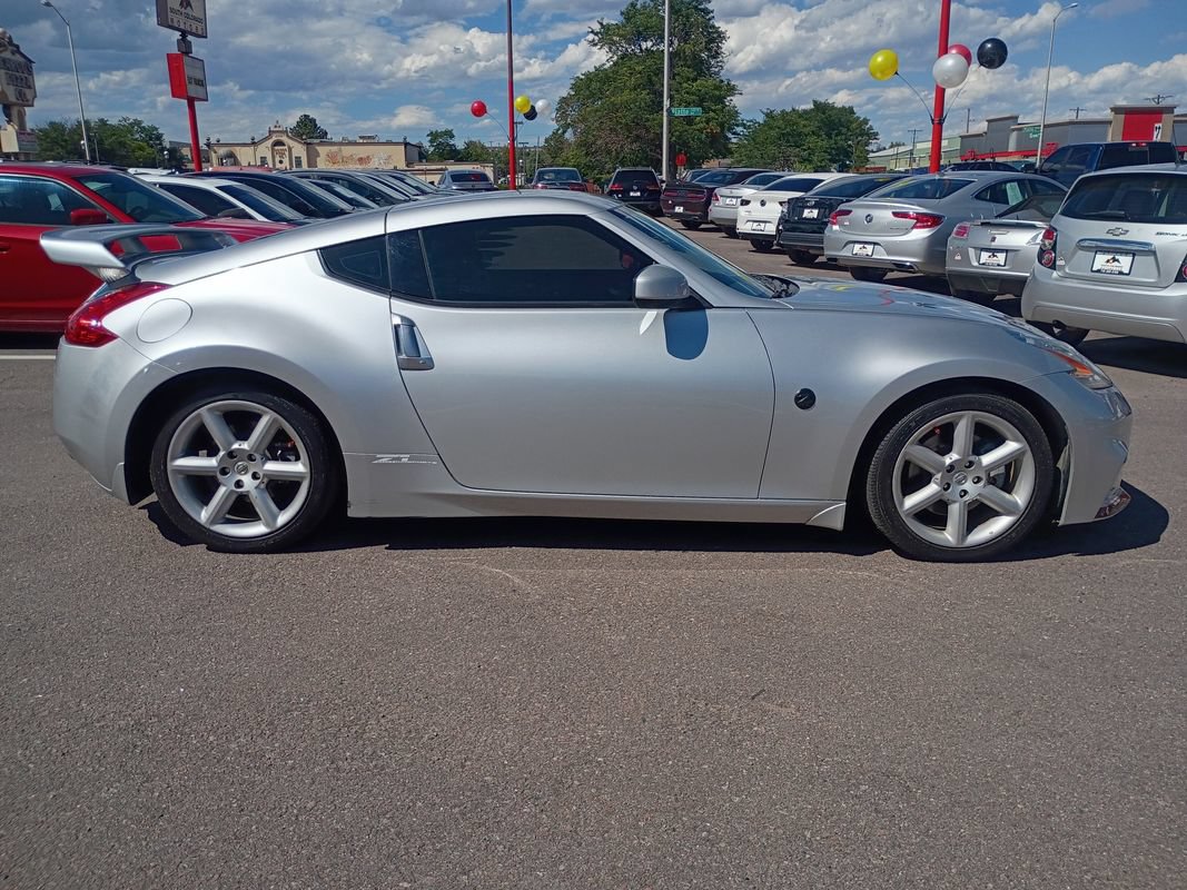 Used 2011 Nissan 370Z Coupe RWD image 8