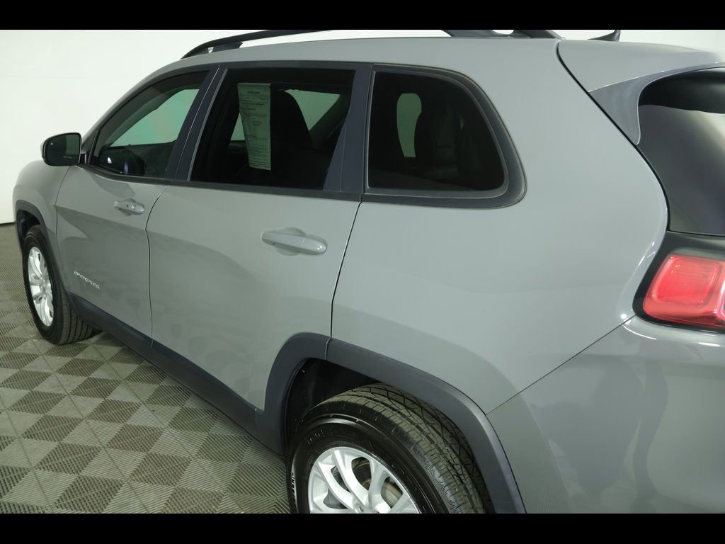 Used 2022 Jeep Cherokee Latitude Lux AWD/4WD image 17