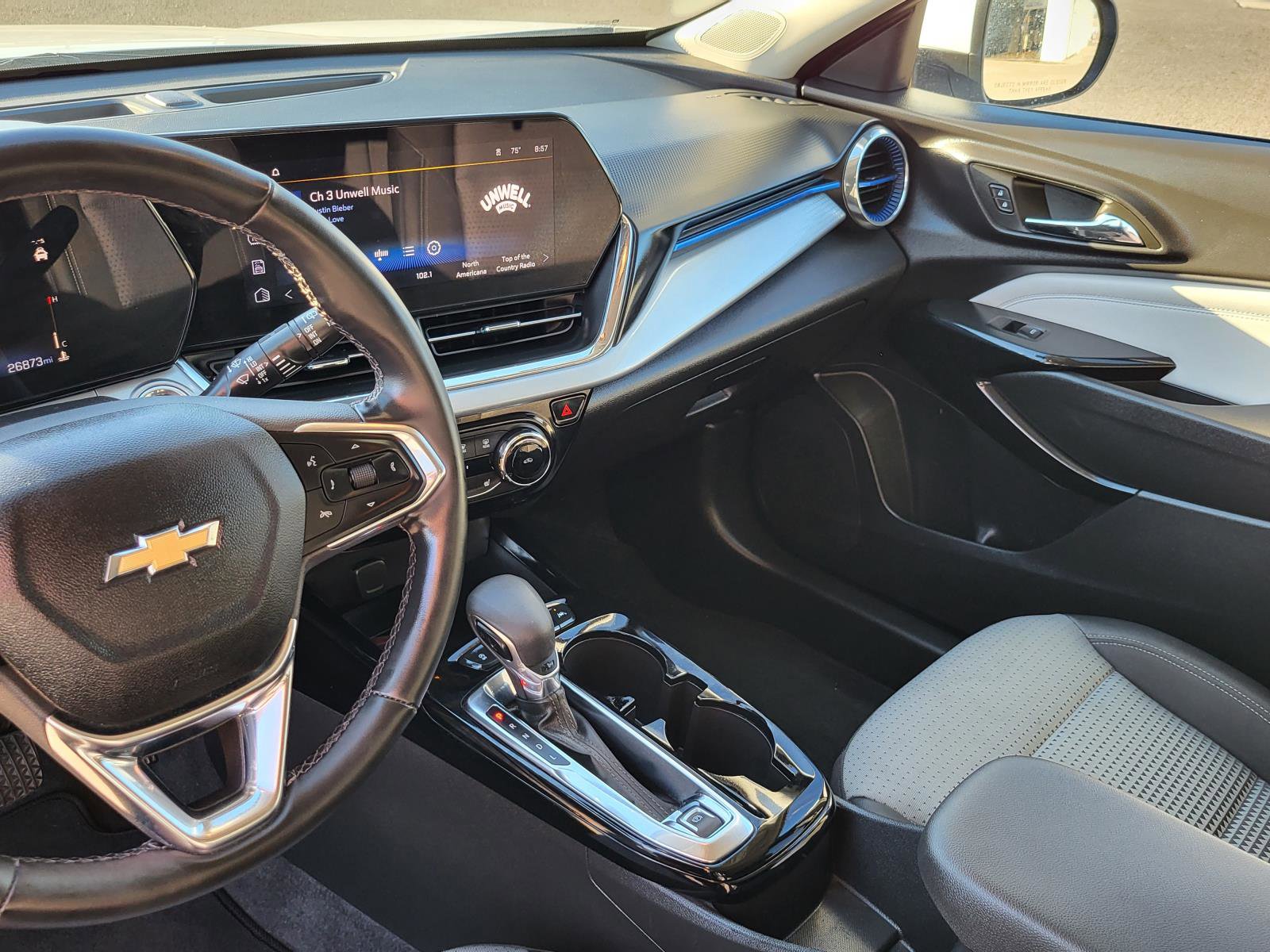 Used 2025 Chevrolet Trax LT w/ LT Convenience Package image 25