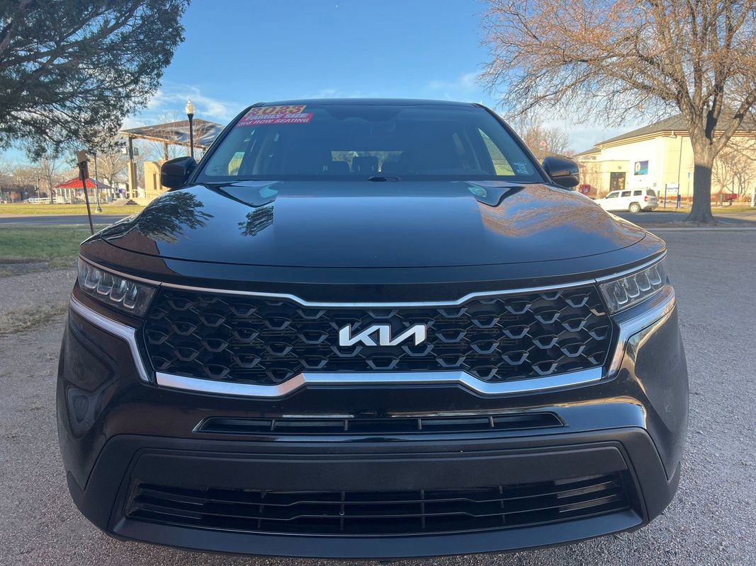 Used 2023 Kia Sorento LX image 2