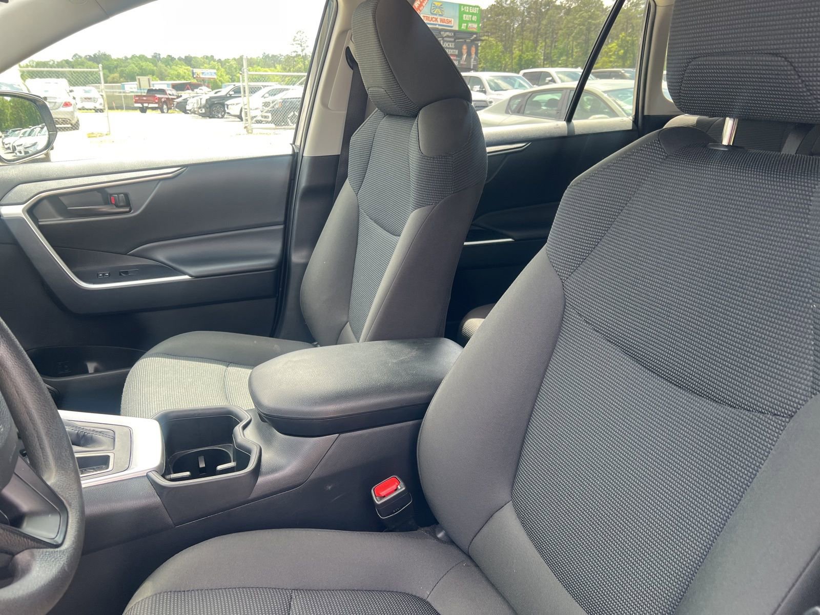 Used 2025 Toyota RAV4 LE image 8