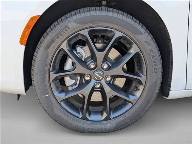 New 2026 Chrysler Pacifica Limited w/ S Appearance Package AWD/4WD image 10