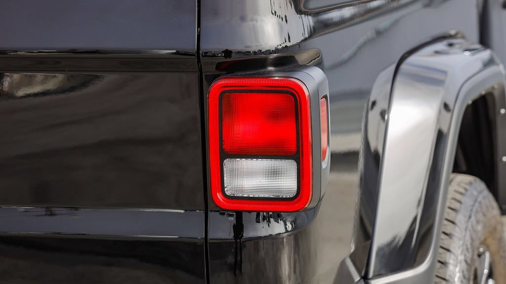Used 2023 Jeep Gladiator Sport AWD/4WD image 10