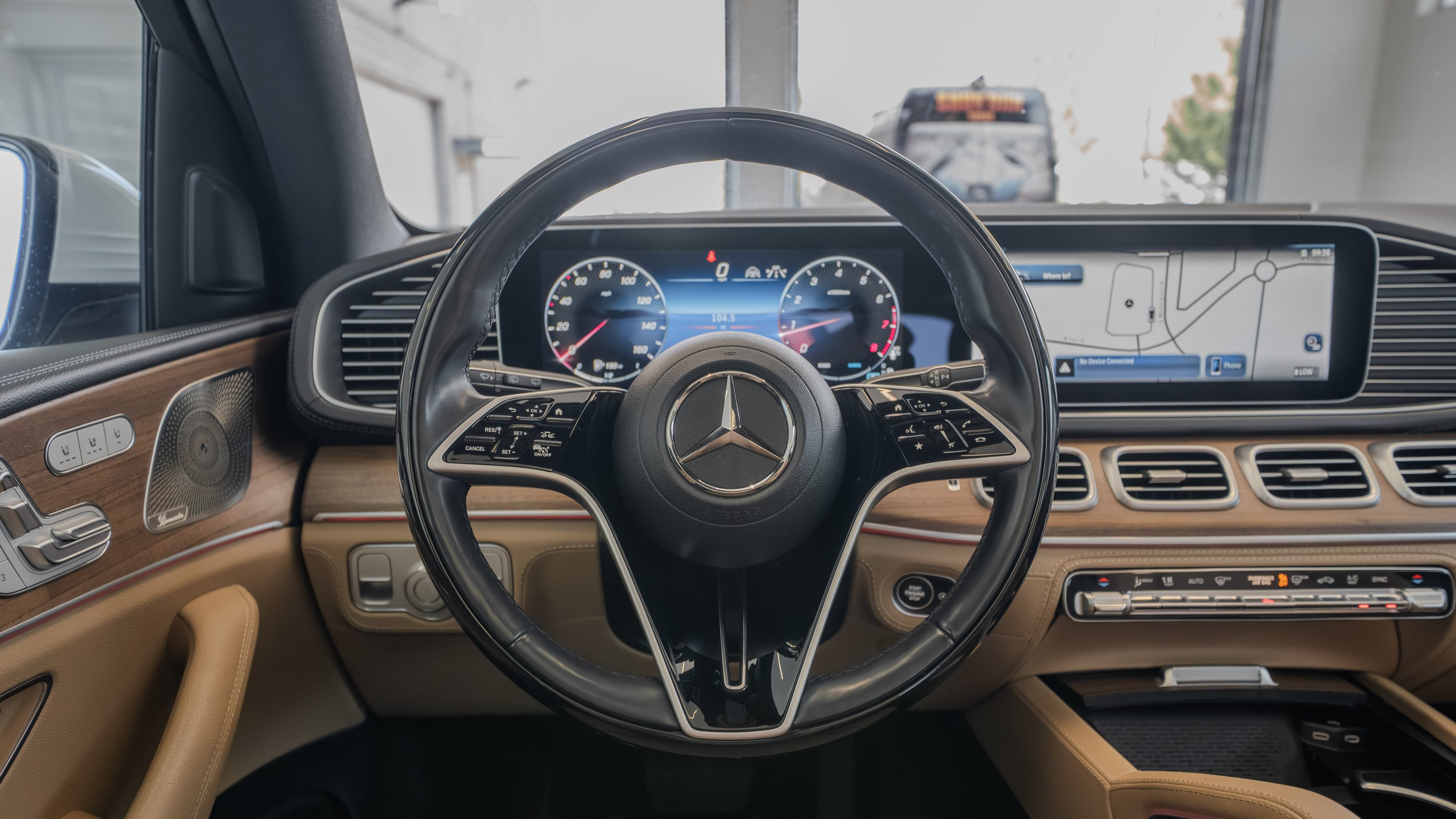 Used 2024 Mercedes-Benz GLE 350 4MATIC image 9