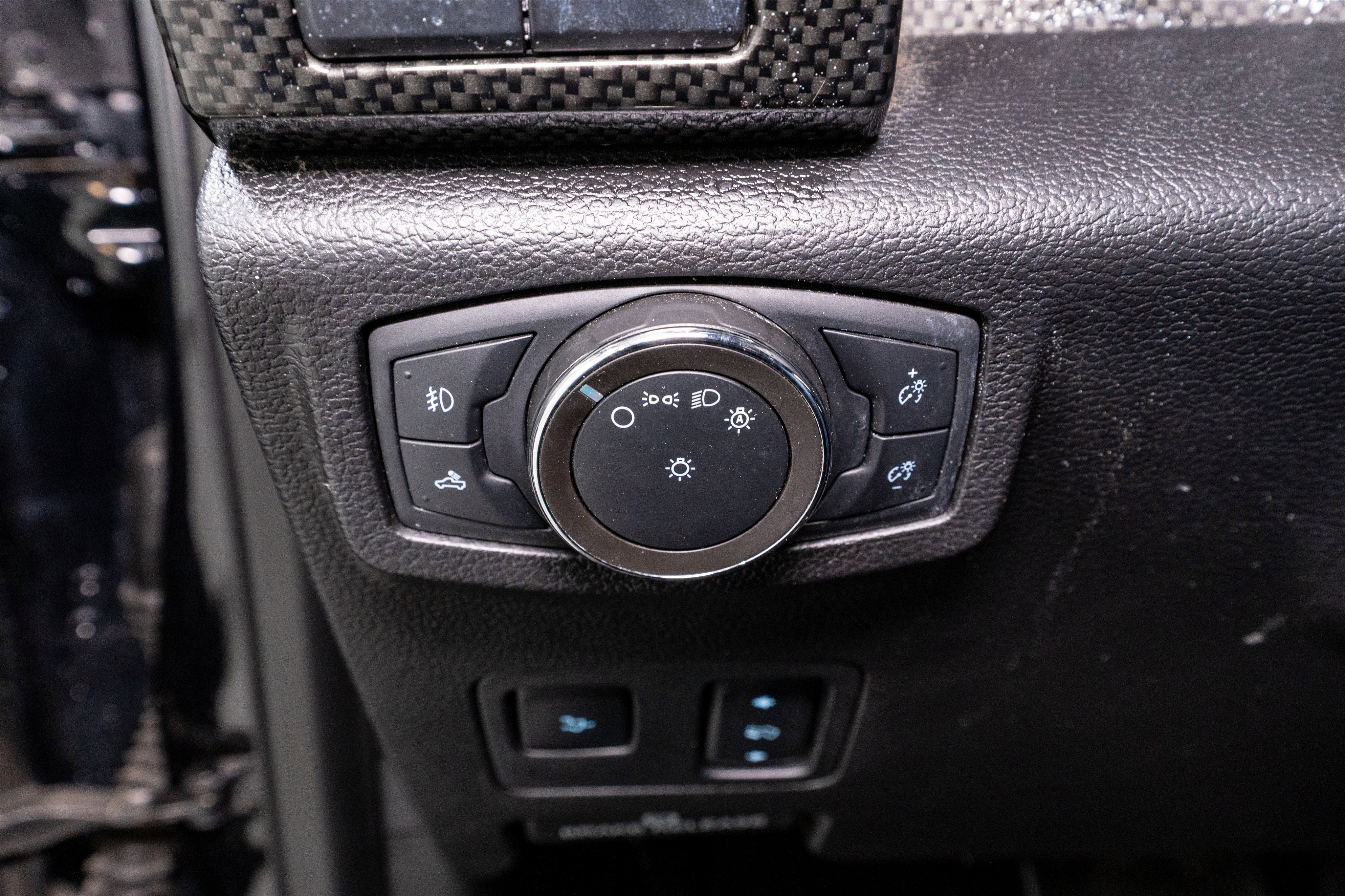 Used 2020 Ford F250 Lariat w/ Lariat Ultimate Package AWD/4WD image 36