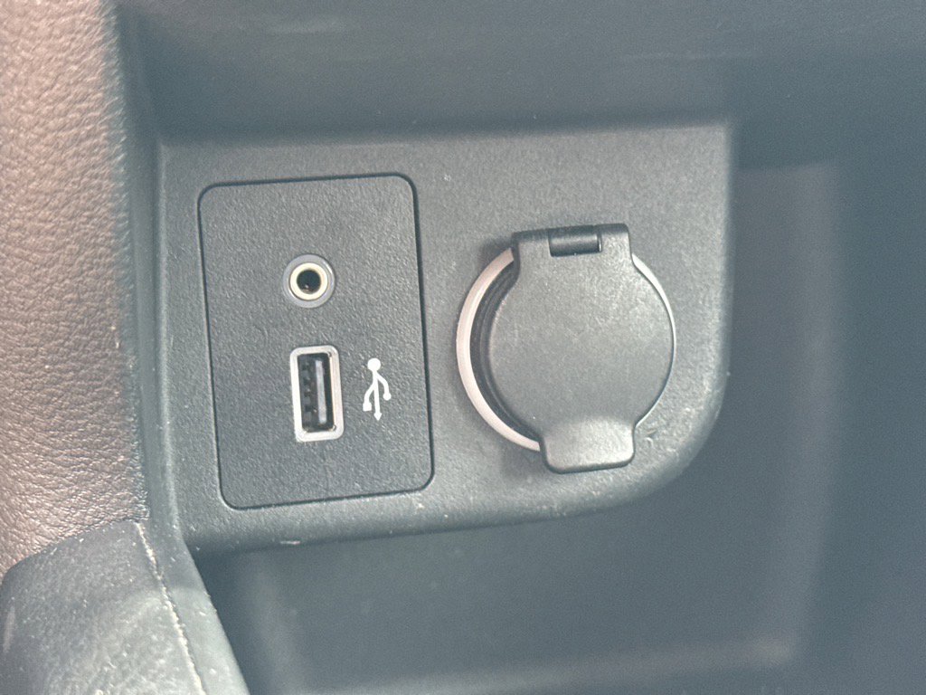 Used 2020 Nissan Kicks S image 13