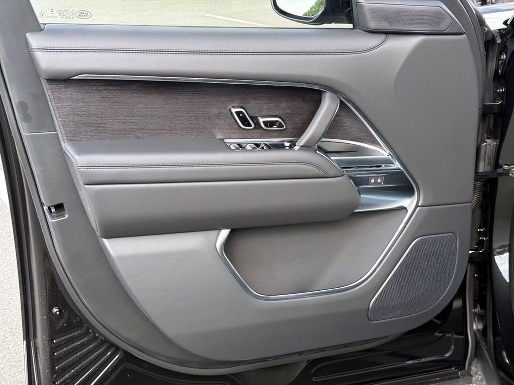 New 2026 Land Rover Range Rover SE AWD/4WD image 16