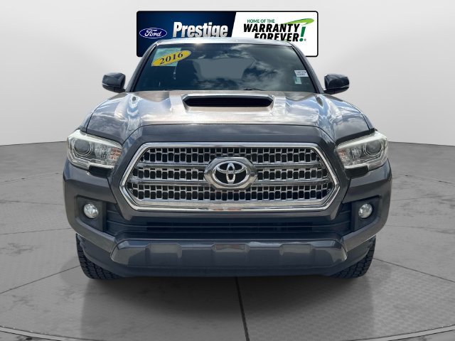 Used 2016 Toyota Tacoma TRD Sport w/ Towing Package RWD image 9
