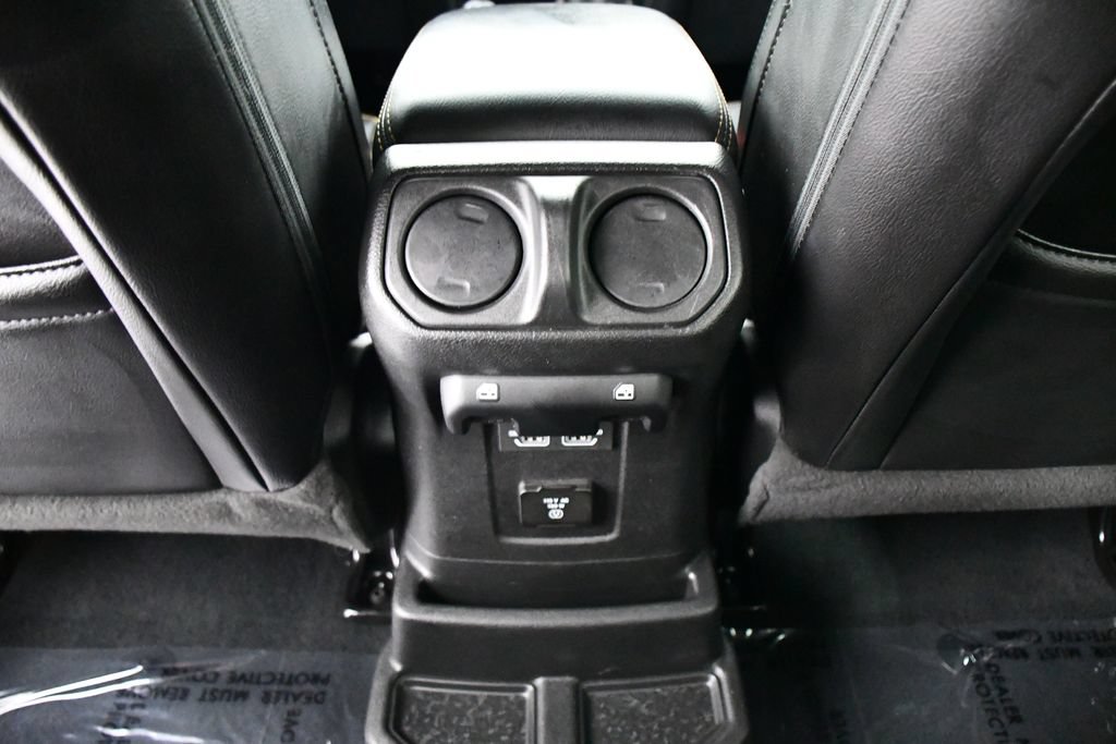 Used 2023 Jeep Wrangler Unlimited Sahara AWD/4WD image 19