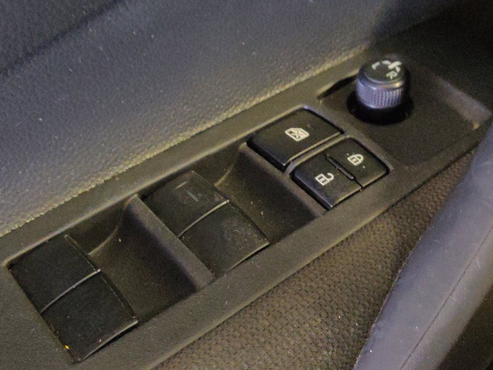 Used 2025 Toyota Corolla LE FWD image 27