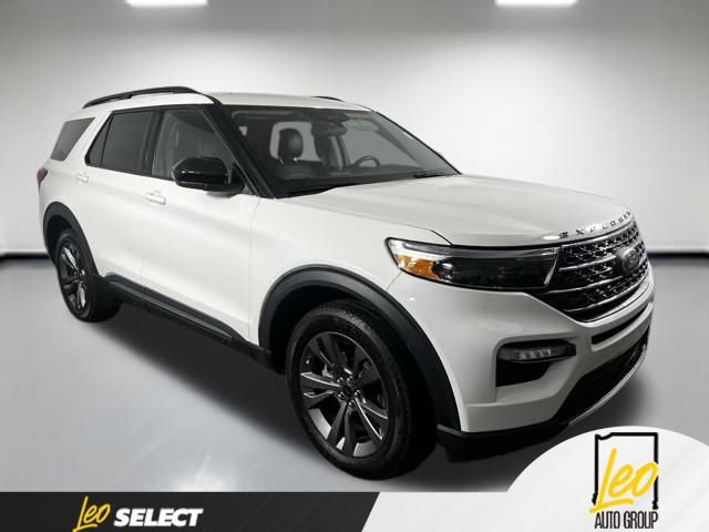Used 2023 Ford Explorer XLT w/ Equipment Group 202A AWD/4WD image 4