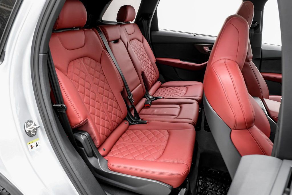 Used 2024 Audi SQ7 Prestige AWD/4WD image 32