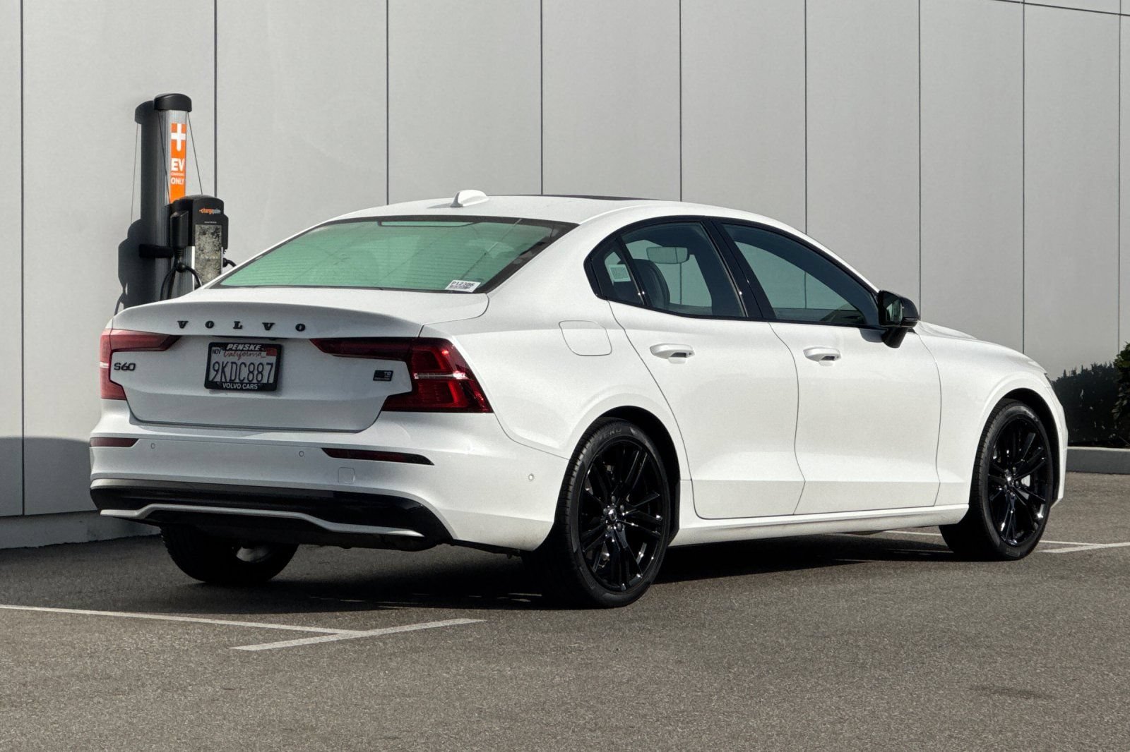 Used 2024 Volvo S60 T8 Plus w/ Climate Package AWD/4WD image 5
