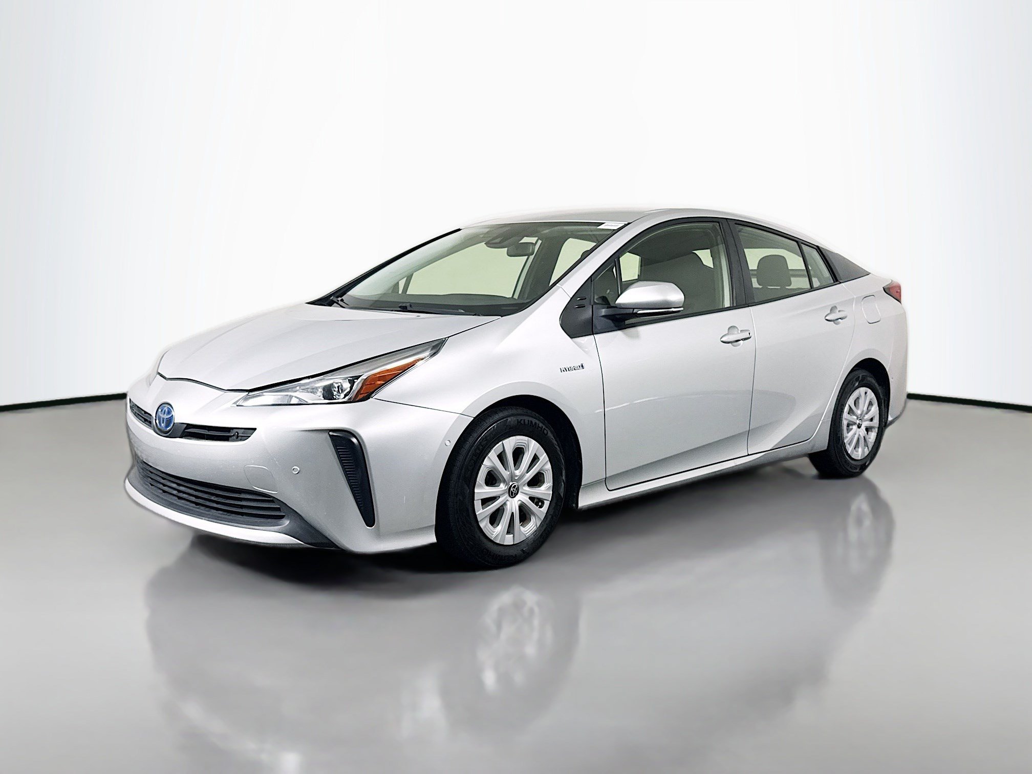 Used 2021 Toyota Prius LE FWD image 4