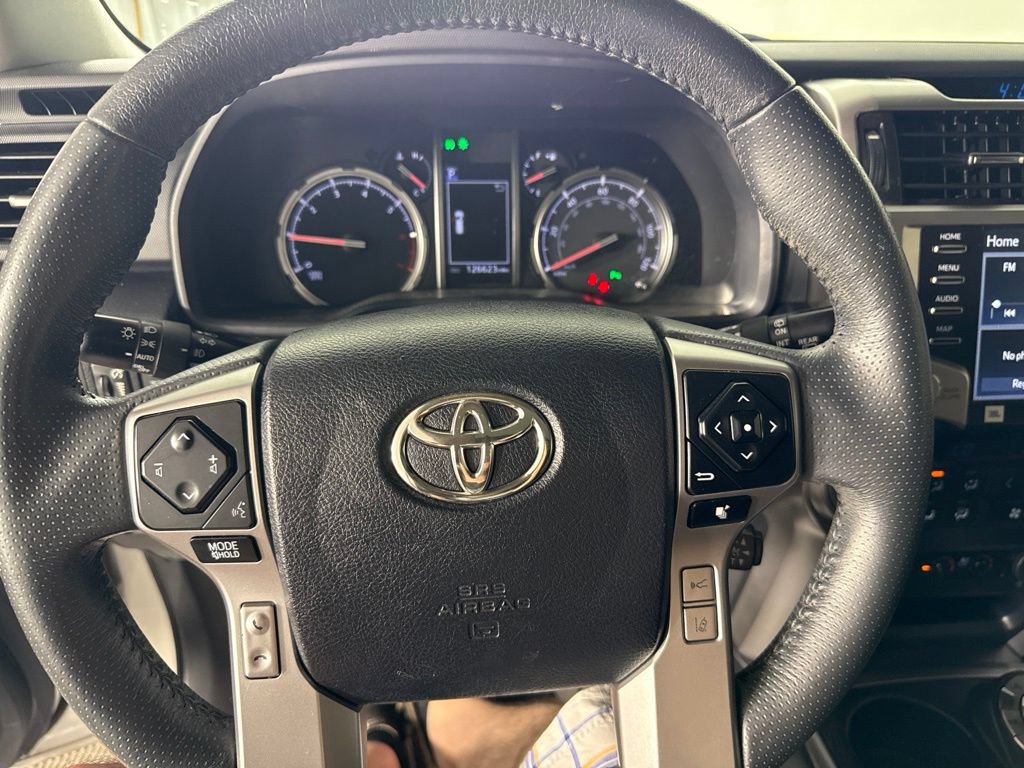 Used 2022 Toyota 4Runner Limited AWD/4WD image 30