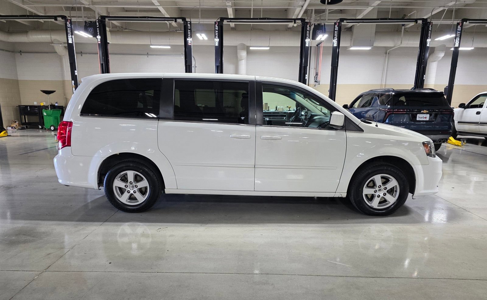 Used 2012 Dodge Grand Caravan Crew FWD image 8