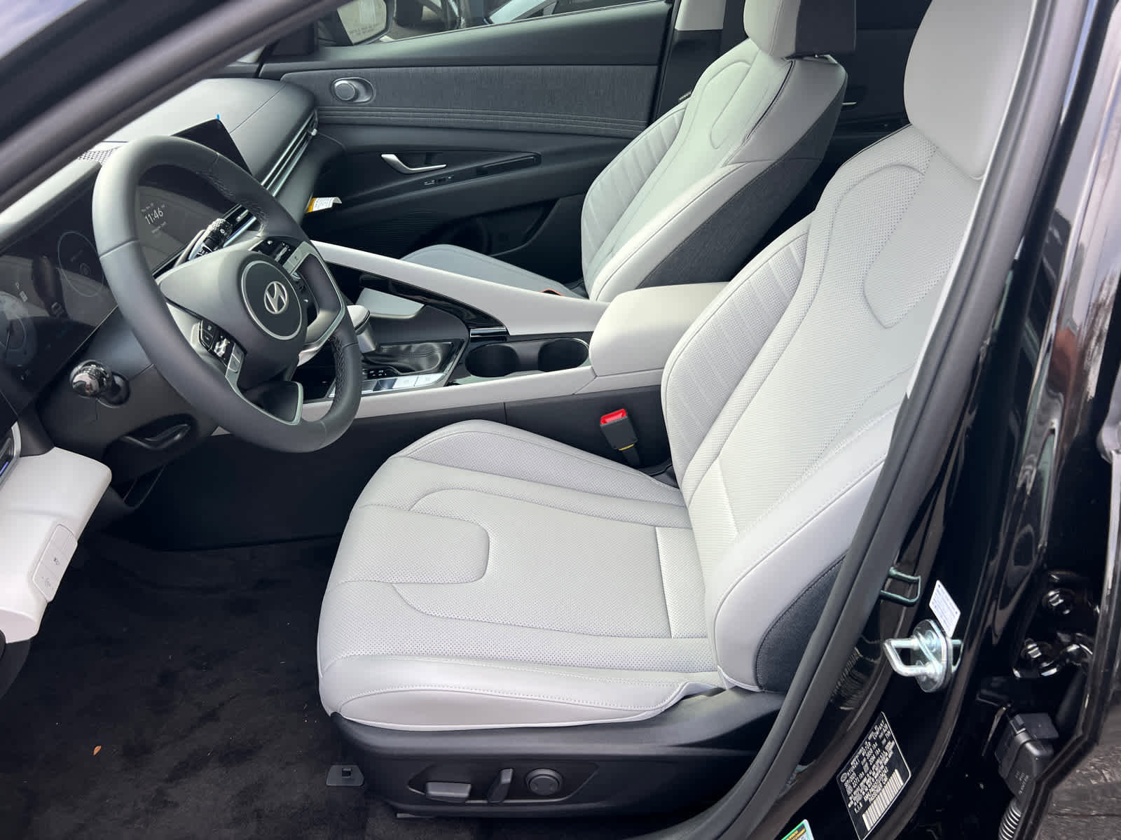 New 2026 Hyundai Elantra Limited image 9