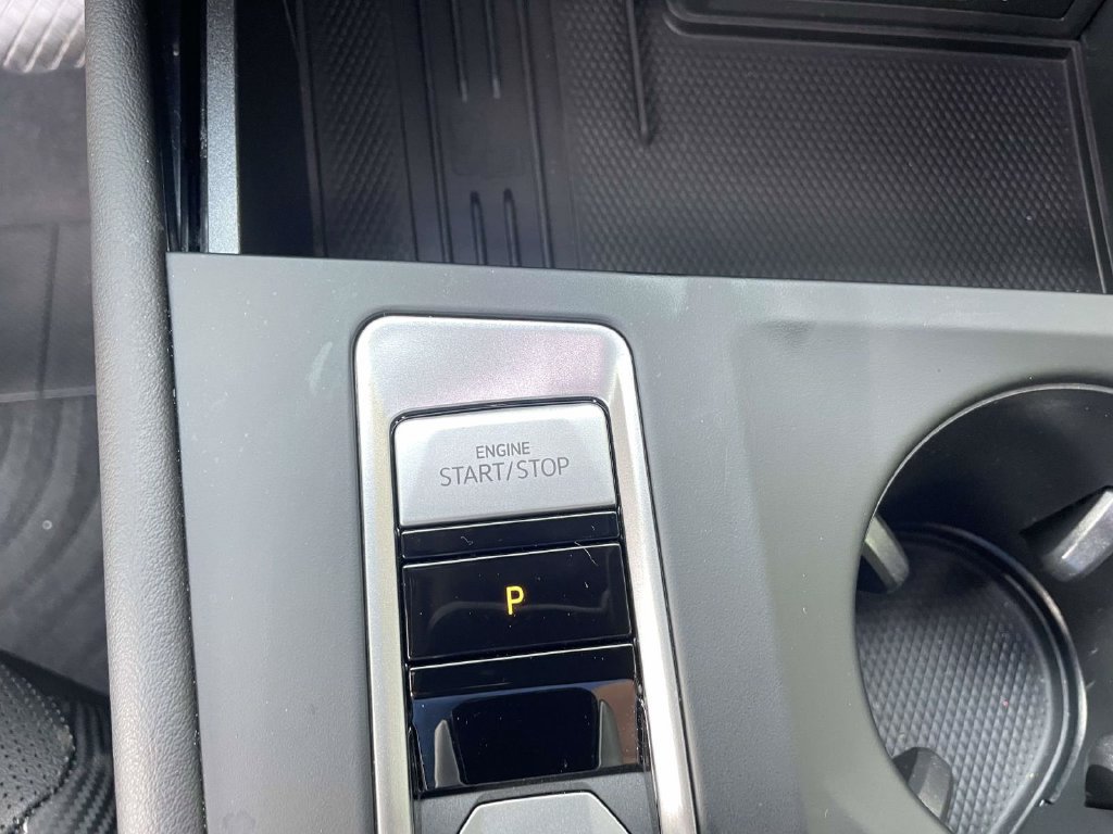 Used 2025 Volkswagen Atlas Cross Sport SE FWD image 27