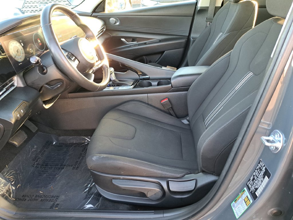 Used 2025 Hyundai Elantra SEL FWD image 13