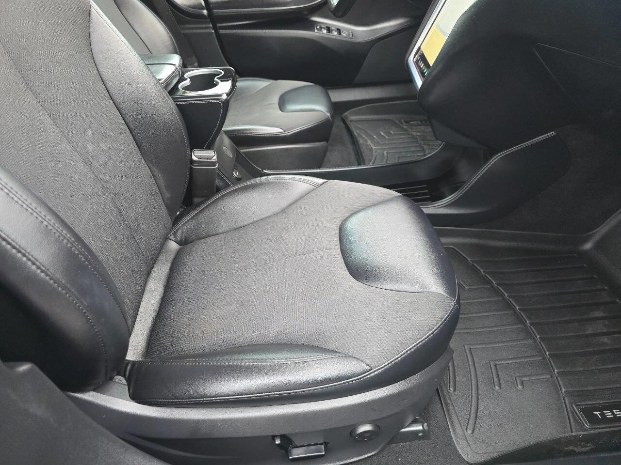 Used 2016 Tesla Model S 70 image 23