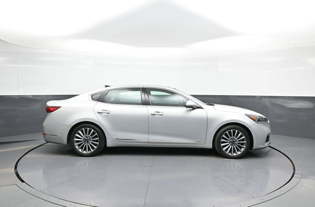 Certified 2017 Kia Cadenza Technology FWD image 5