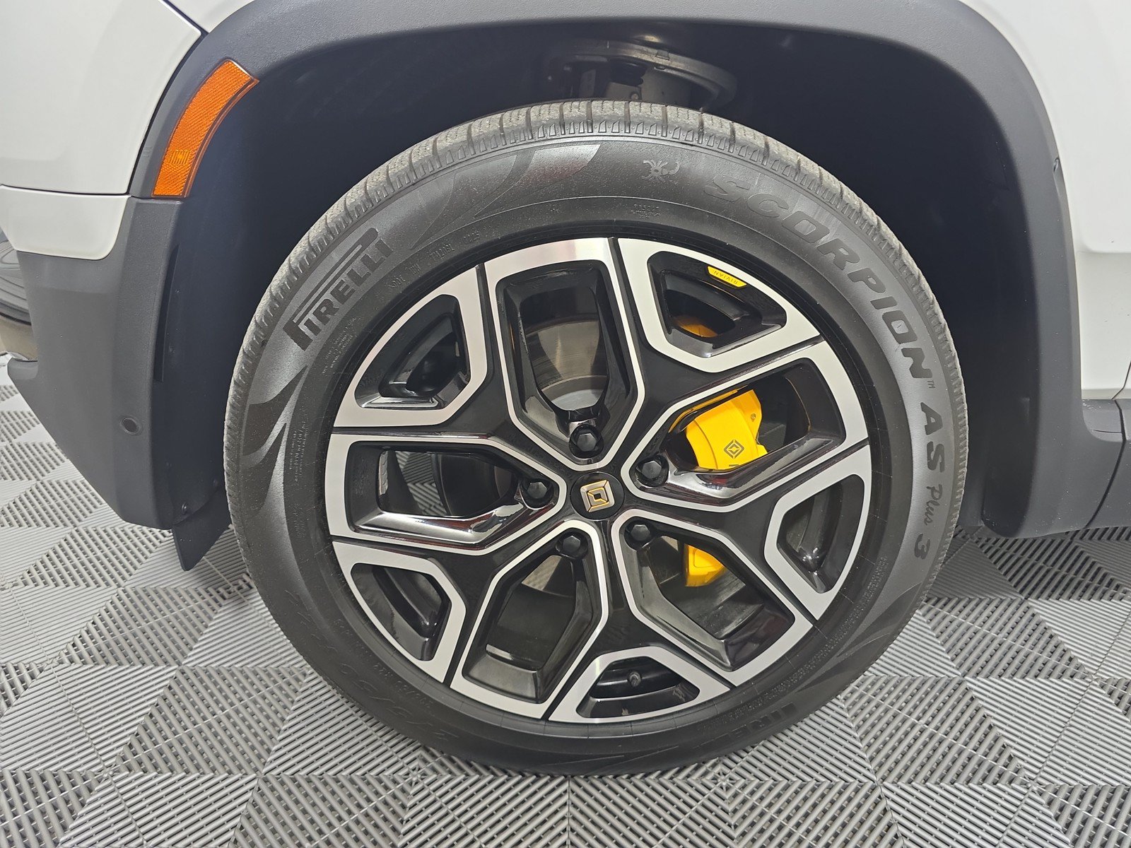 Used 2024 Rivian R1T Adventure AWD/4WD image 9