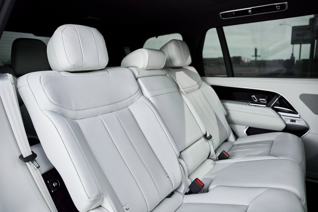 Used 2024 Land Rover Range Rover Long Wheelbase SE image 48