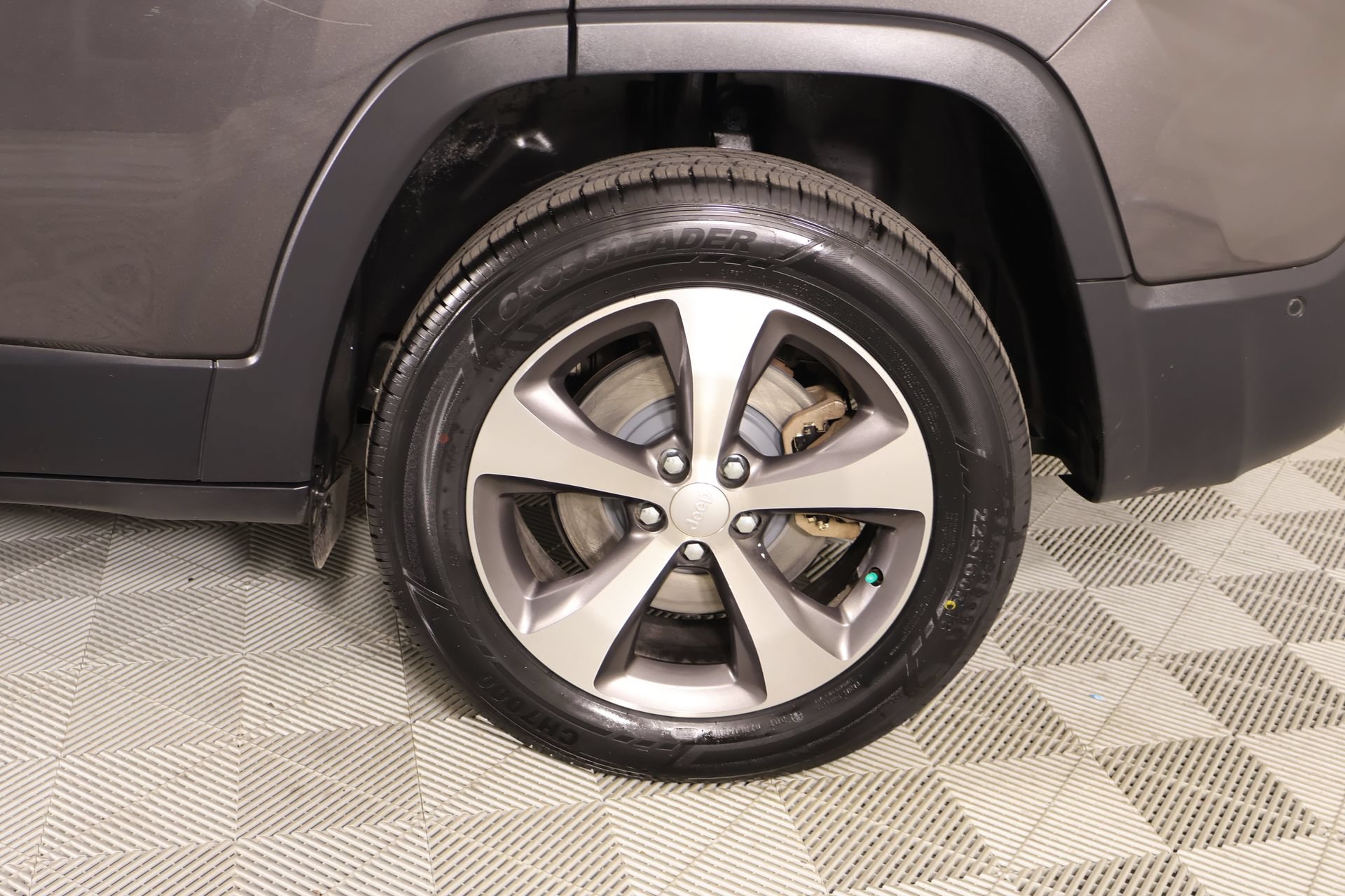 Used 2021 Jeep Cherokee Limited AWD/4WD image 19