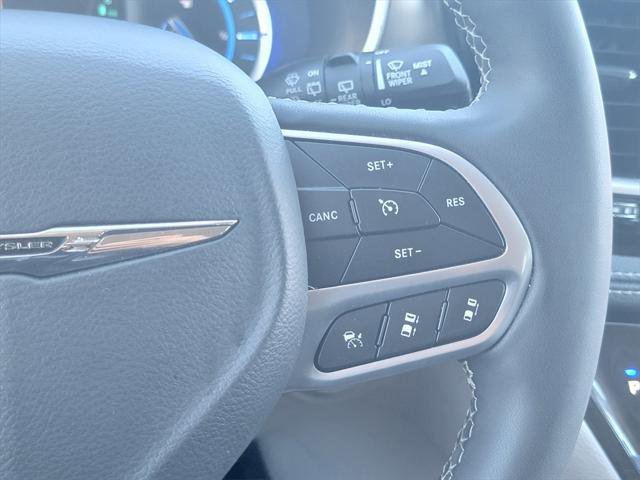 Certified 2024 Chrysler Pacifica Select image 39