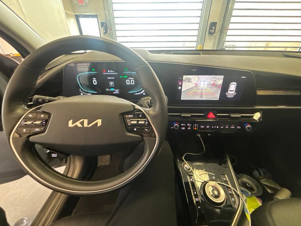 Used 2023 Kia Niro EX w/ EX Cold Weather Package FWD image 5