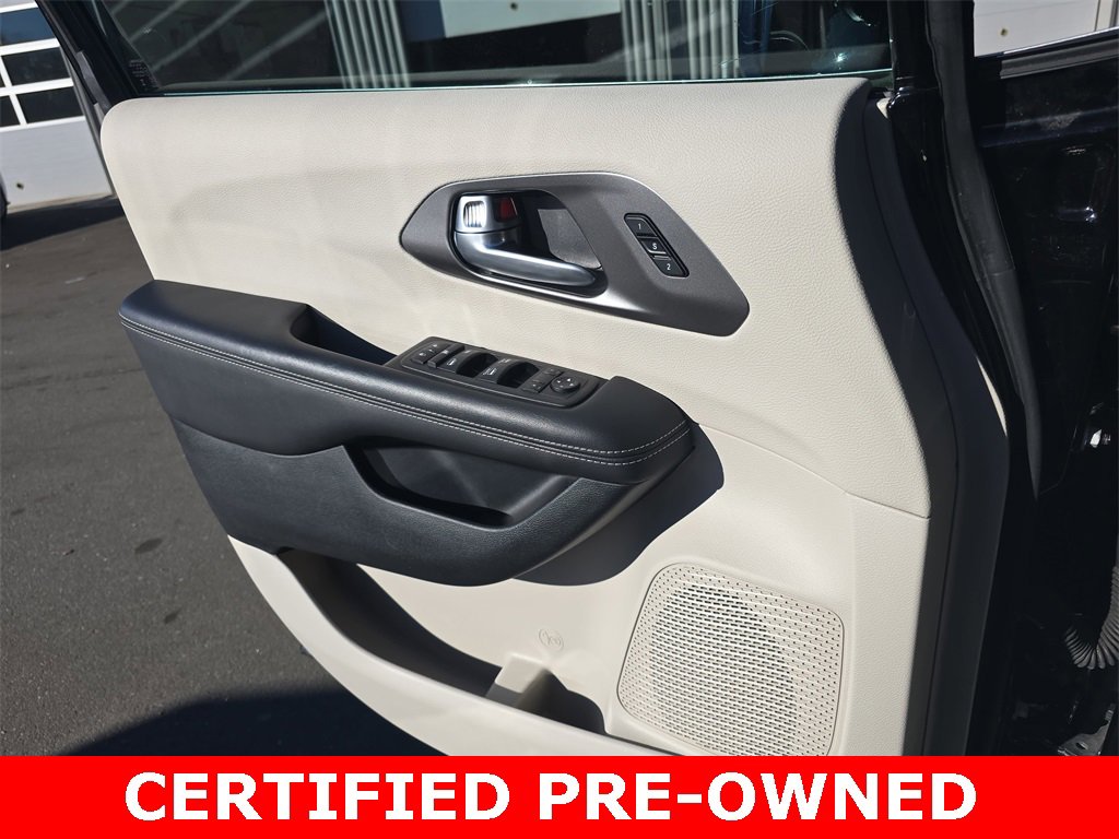 Used 2024 Chrysler Pacifica Touring-L image 28