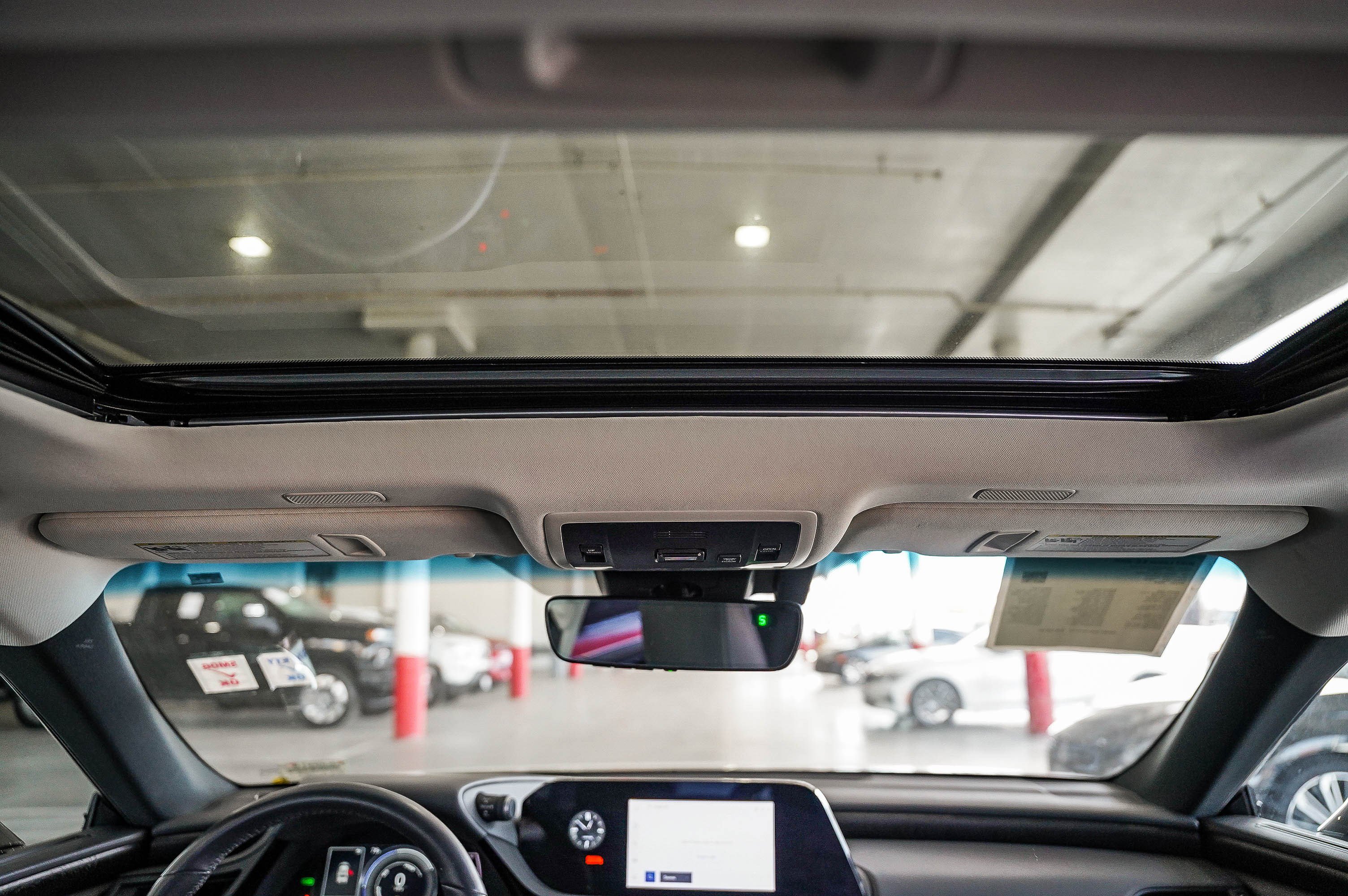 Used 2023 Lexus ES 300h w/ Premium Package image 17