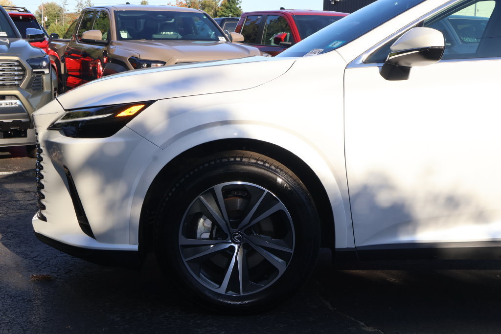 Used 2025 Lexus RX 350 Premium w/ Accessory Package AWD/4WD image 2
