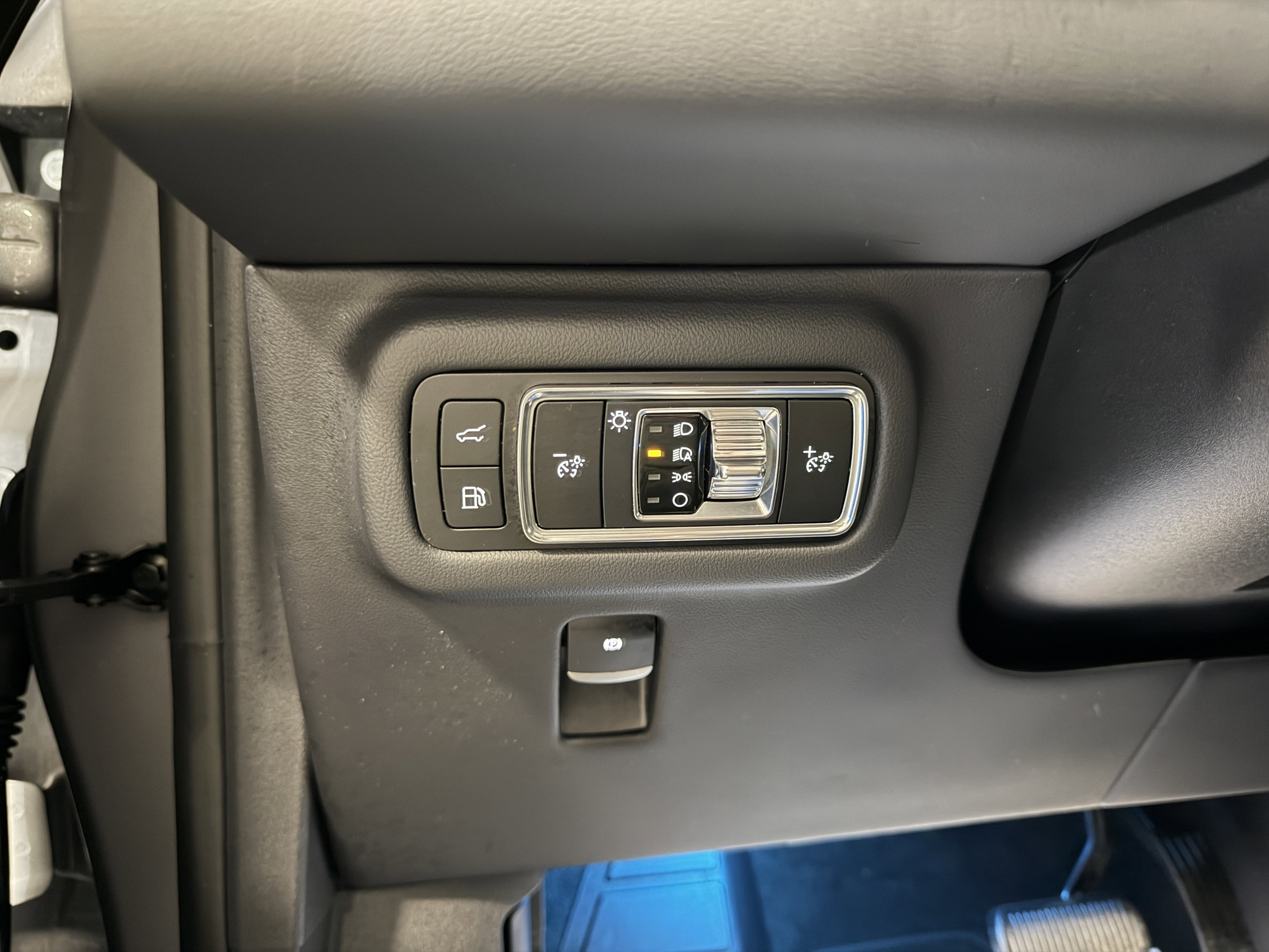 Used 2025 Lincoln Nautilus Premier w/ Equipment Group 102A image 17