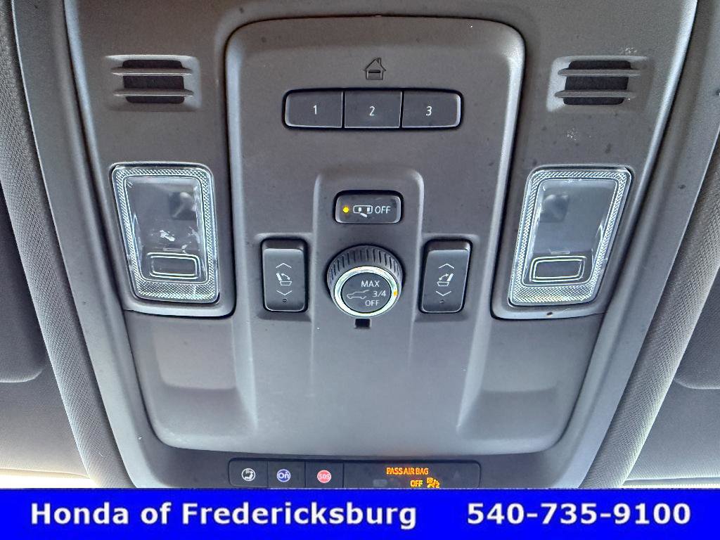 Used 2022 Chevrolet Suburban LT w/ Luxury Package image 29