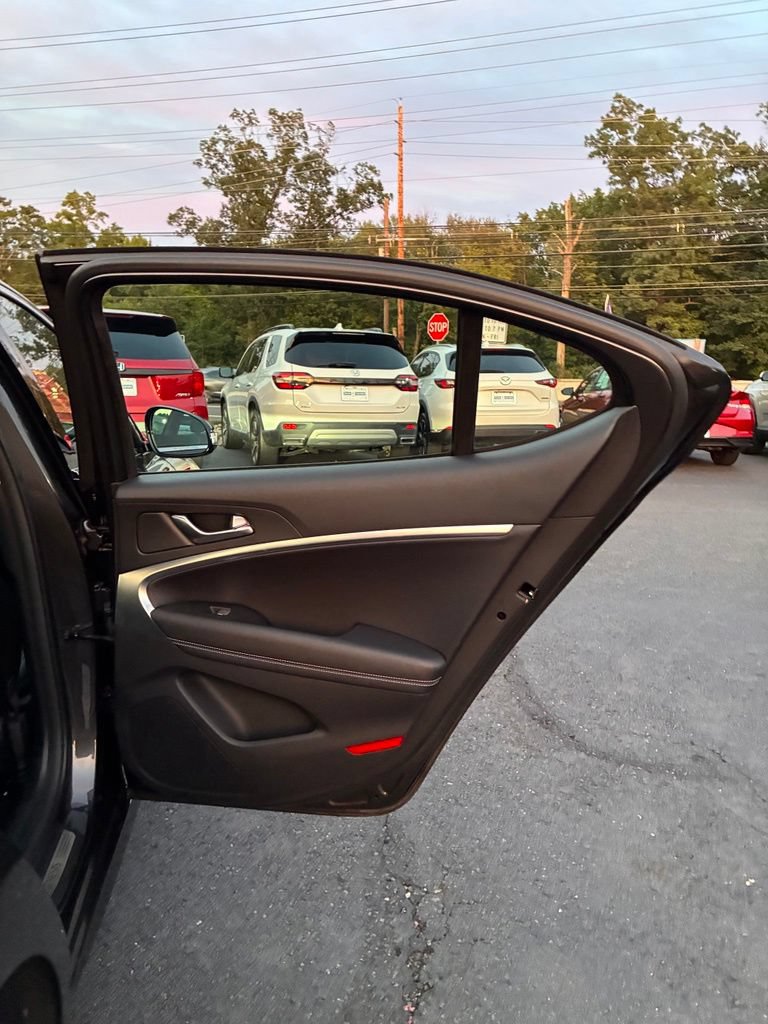 Used 2025 Genesis G70 2.5T AWD/4WD image 22