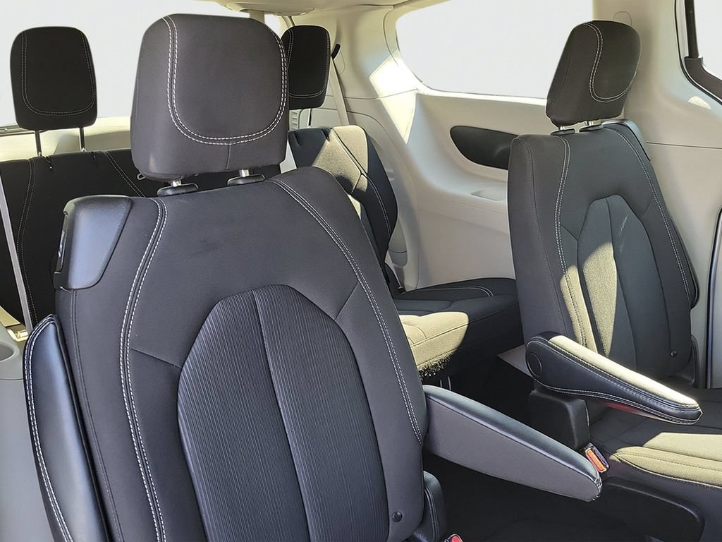 Used 2023 Chrysler Voyager LX FWD image 34