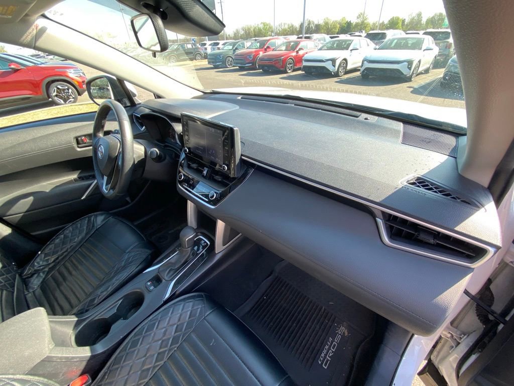 Used 2022 Toyota Corolla Cross LE w/ Moonroof Package image 29