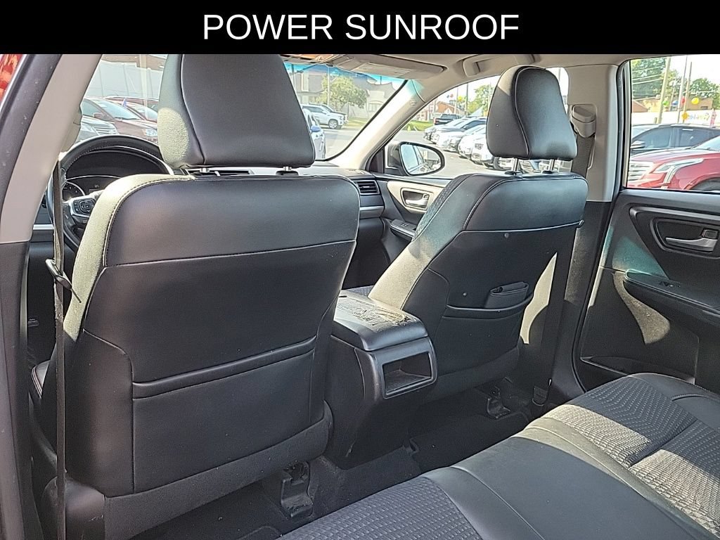Used 2015 Toyota Camry SE w/ Moonroof Package FWD image 11