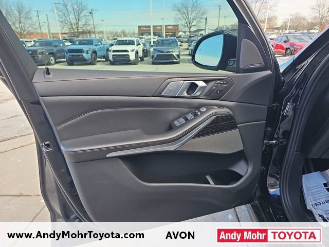 Used 2021 BMW X7 xDrive40i w/ M Sport Package image 11