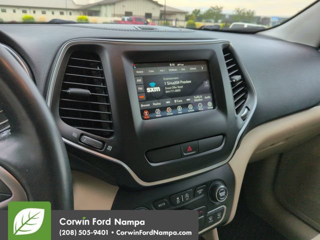 Used 2019 Jeep Cherokee Latitude w/ Cold Weather Group AWD/4WD image 16