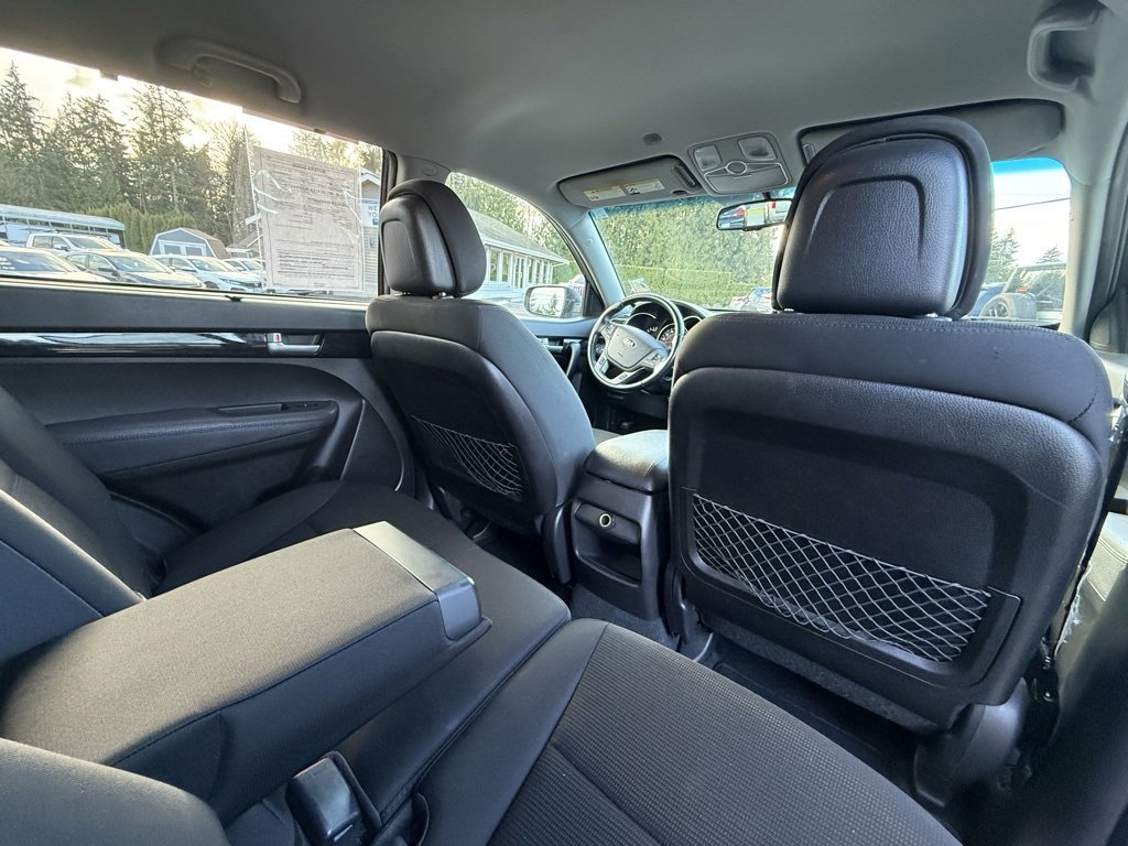 Used 2015 Kia Sorento LX image 16